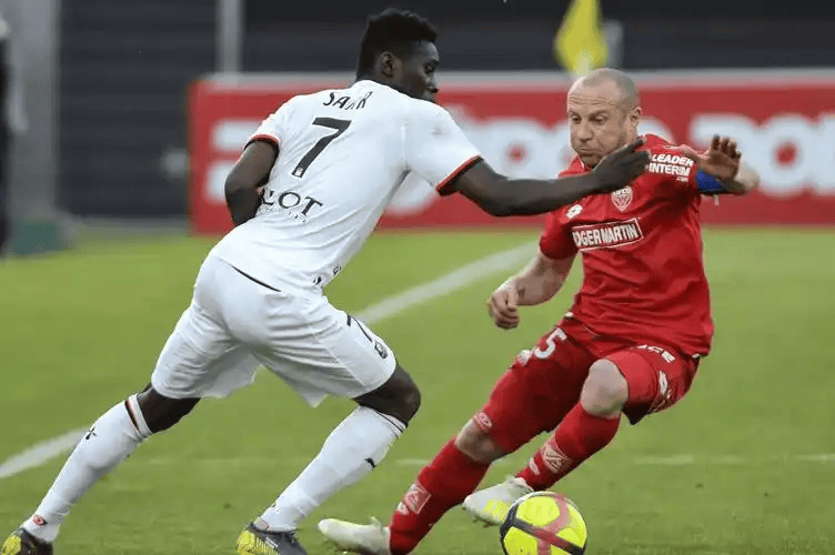 法甲劲旅VS法乙黑马!斯特拉斯VS兰斯:主场龙硬刚零封王者,杯赛生死战悬念拉满